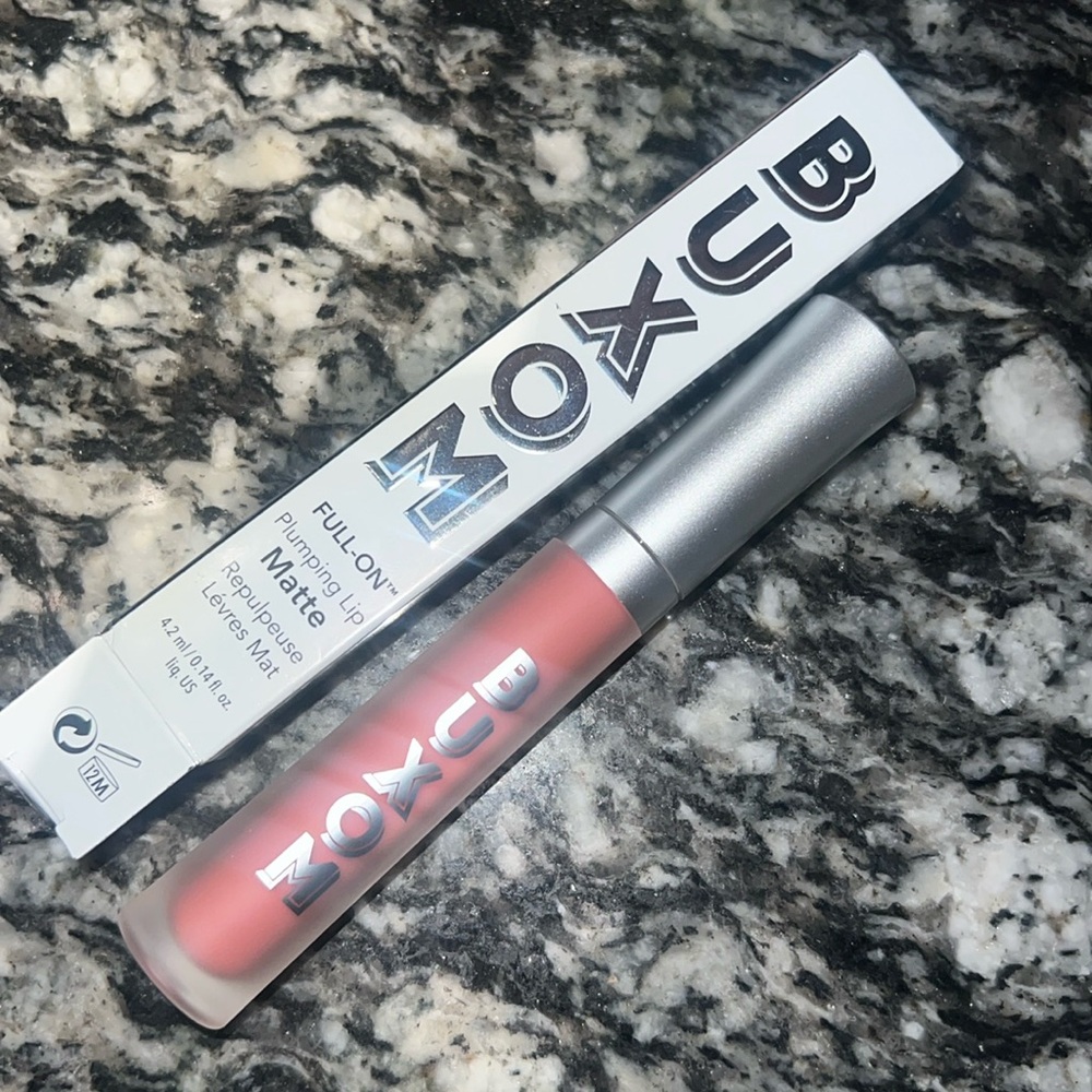 Buxom plumping lip matte- brunching